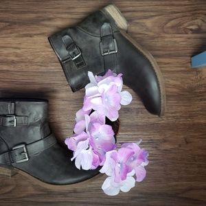 Shi by Journeys Ankle High Gray Booties